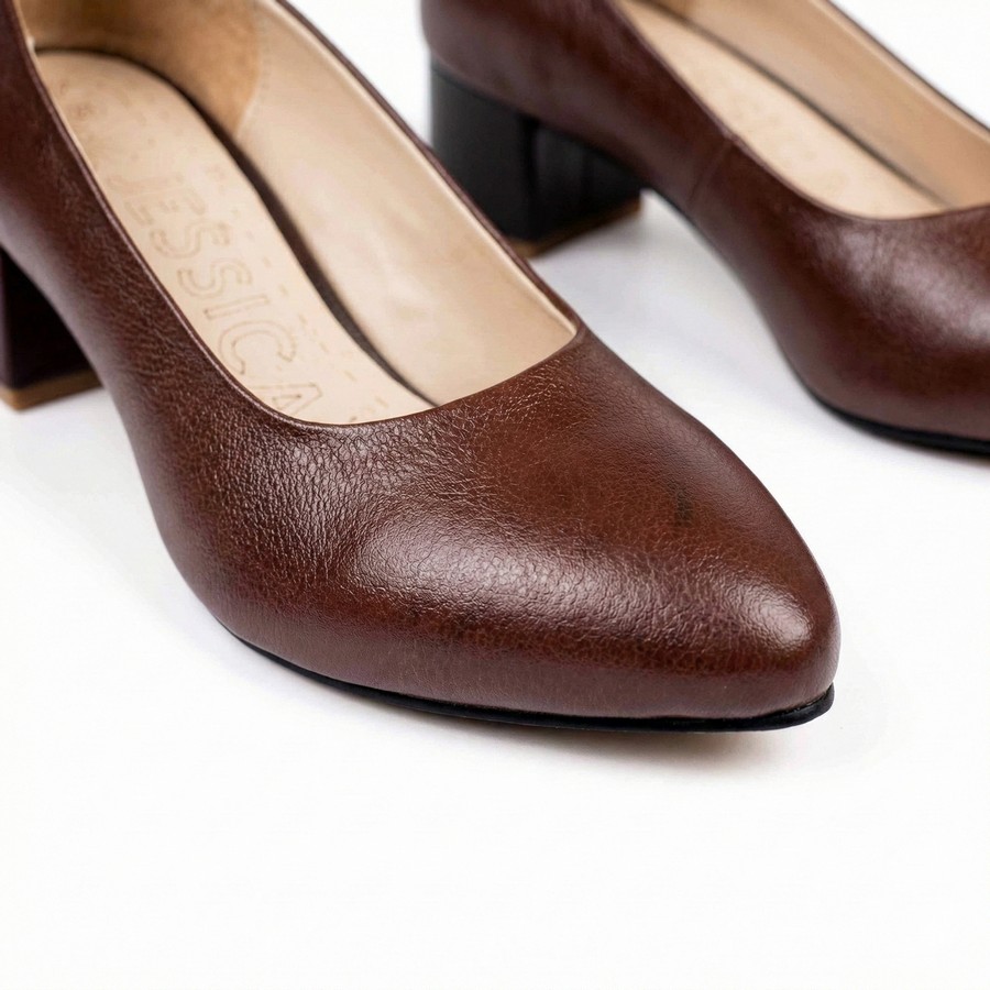  شوز حريمي جلد طبيعي لون بني بفرش جلد ونعل خفيف بكعب 4 سم شكل كلاسيك